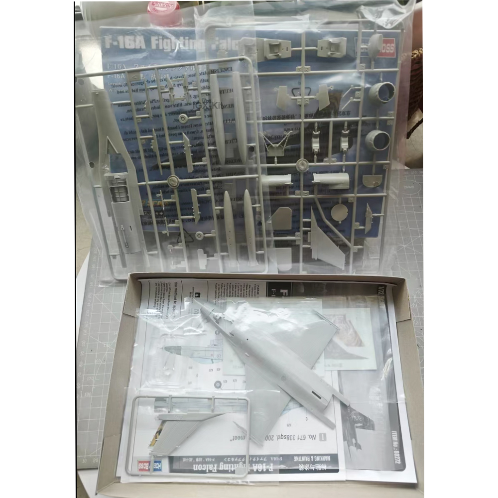 Model Kit F16 - Hobbyboss 80272 Modellino in Plastica Scala